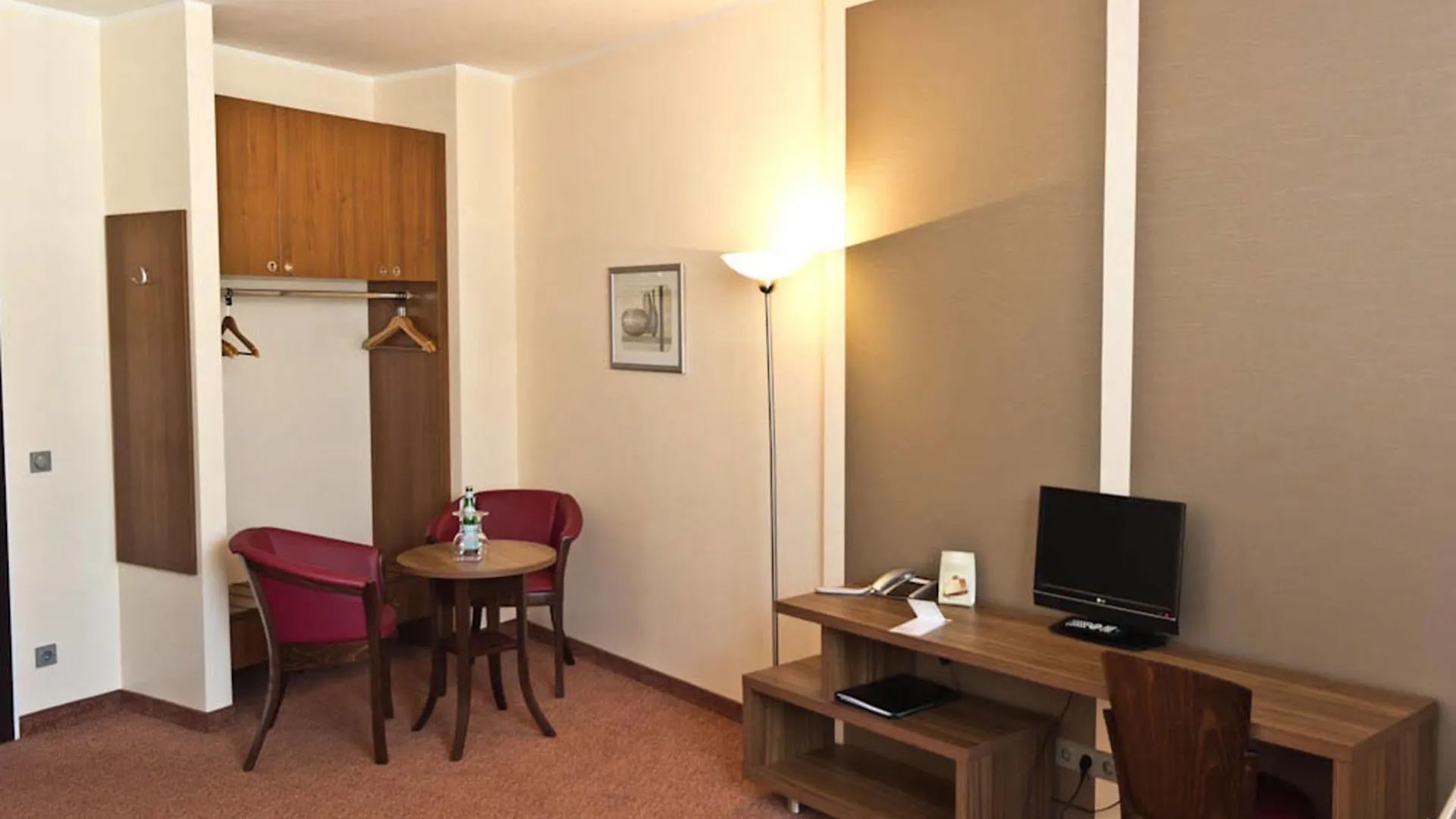***  Ivbergs Hotel Berlin Messe Germany